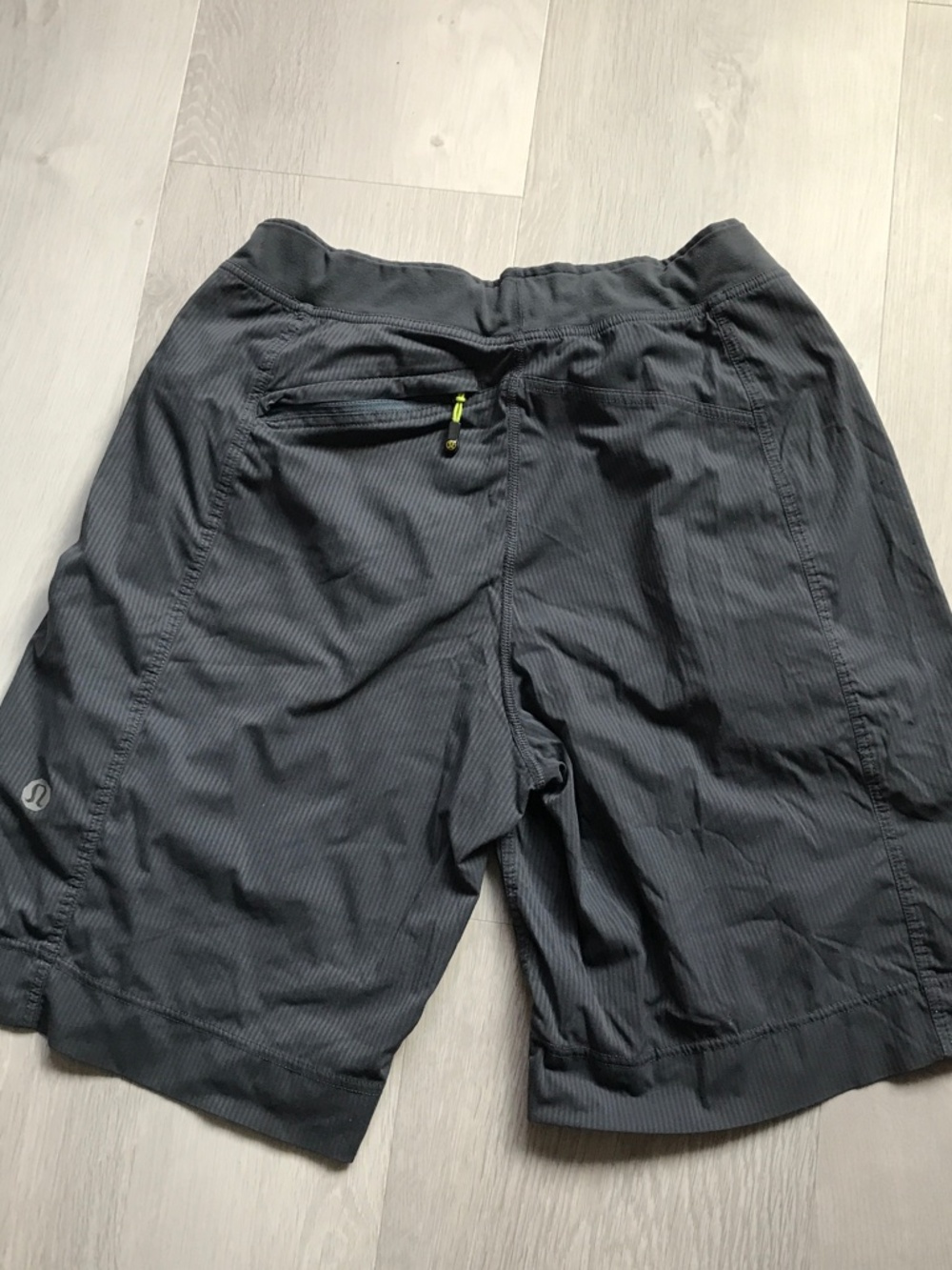 LULULEMON GRAY ATHLETIC SHORTS CASUAL MENS SMALL
